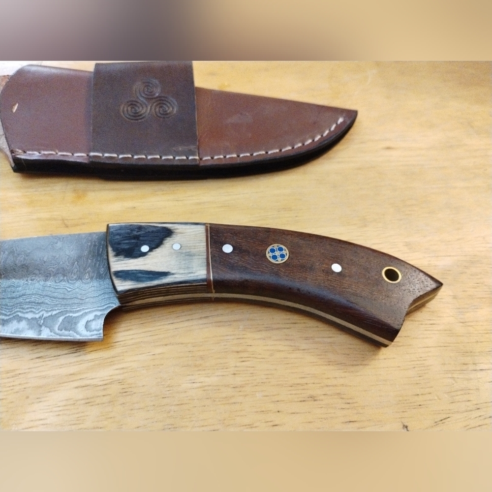 New Damascus steel blade men's hunting knife with sheath - Picture 3 of 9